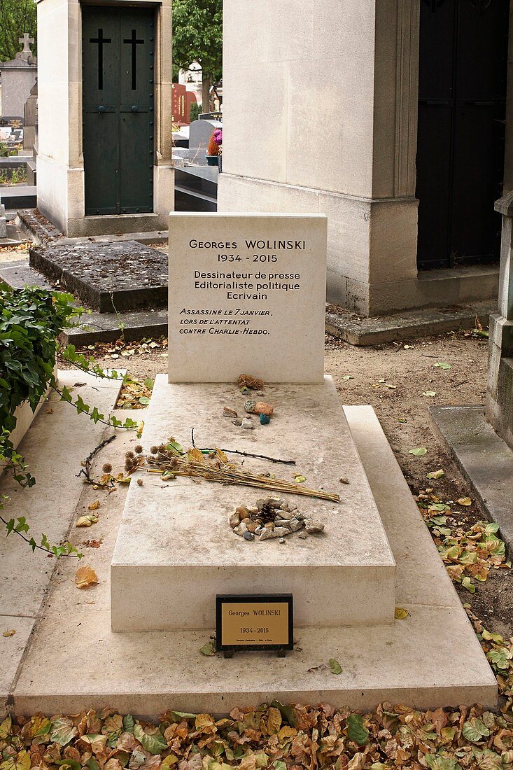 Frankreich, Paris, Friedhof Montparnasse, Grab von Georges Wolinski, Karikaturist und französischer Schriftsteller, ermordet bei dem Angriff auf Charlie Hebdo