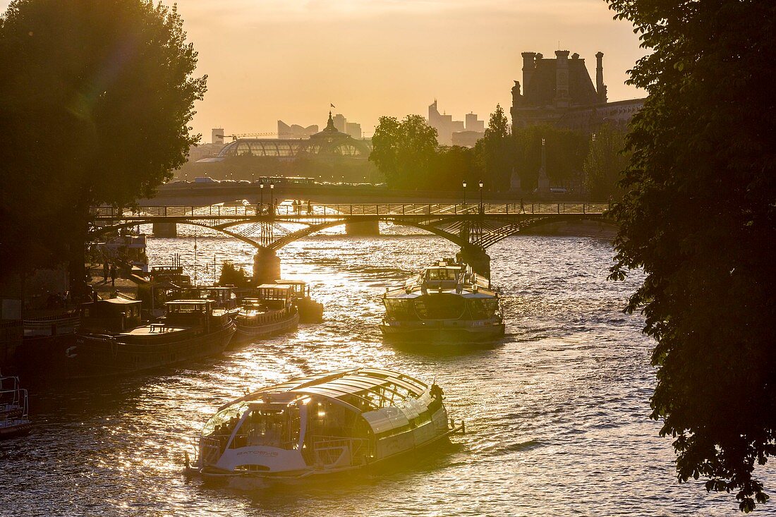 France, Paris, area listed as World Heritage by UNESCO, river boats passing under the bridge of Arts