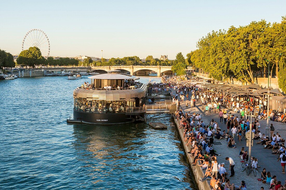 France, Paris, area listed as World Heritage by UNESCO, the New Berges at Quai d'Orsay with bar barge Flow and the Big Wheel