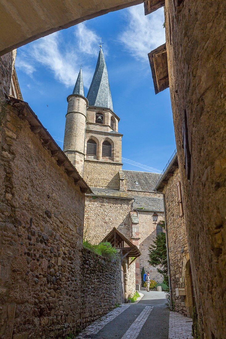 Frankreich, Aveyron, Lot-Tal, Saint Come d'Olt, eine Station auf dem Jakobsweg mit der Bezeichnung Les Plus Beaux Villages de France (Die schönsten Dörfer Frankreichs), Saint Come-Kirche
