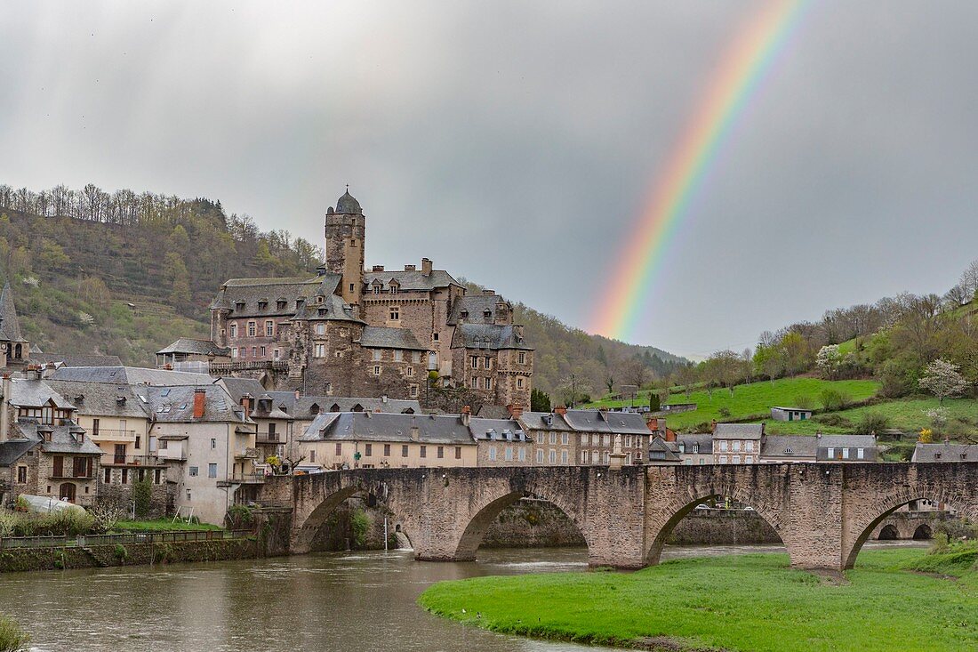 Frankreich, Aveyron, Estaing, bezeichnet als 'Les Plus Beaux Villages de France' (die schönsten Dörfer Frankreichs), eine Station auf dem Jakobsweg, der von der UNESCO zum Weltkulturerbe erklärt wurde, Lot-Tal