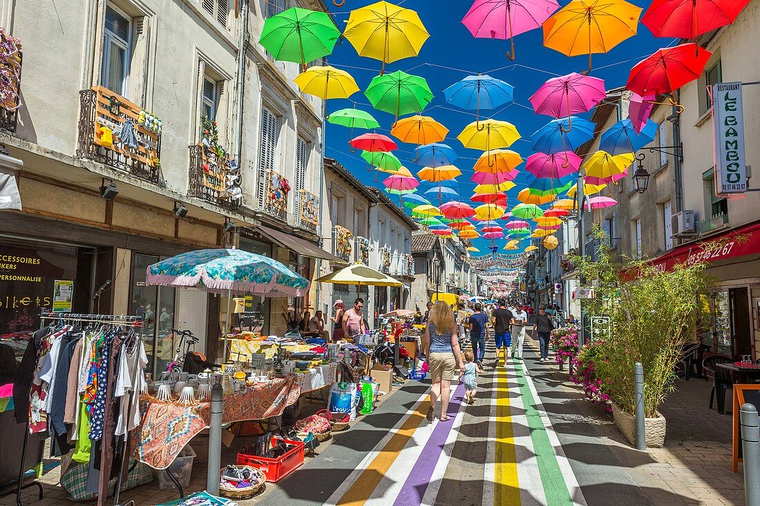 Frankreich, Gironde, Sainte-Foy-la-Grande, Flohmarkt