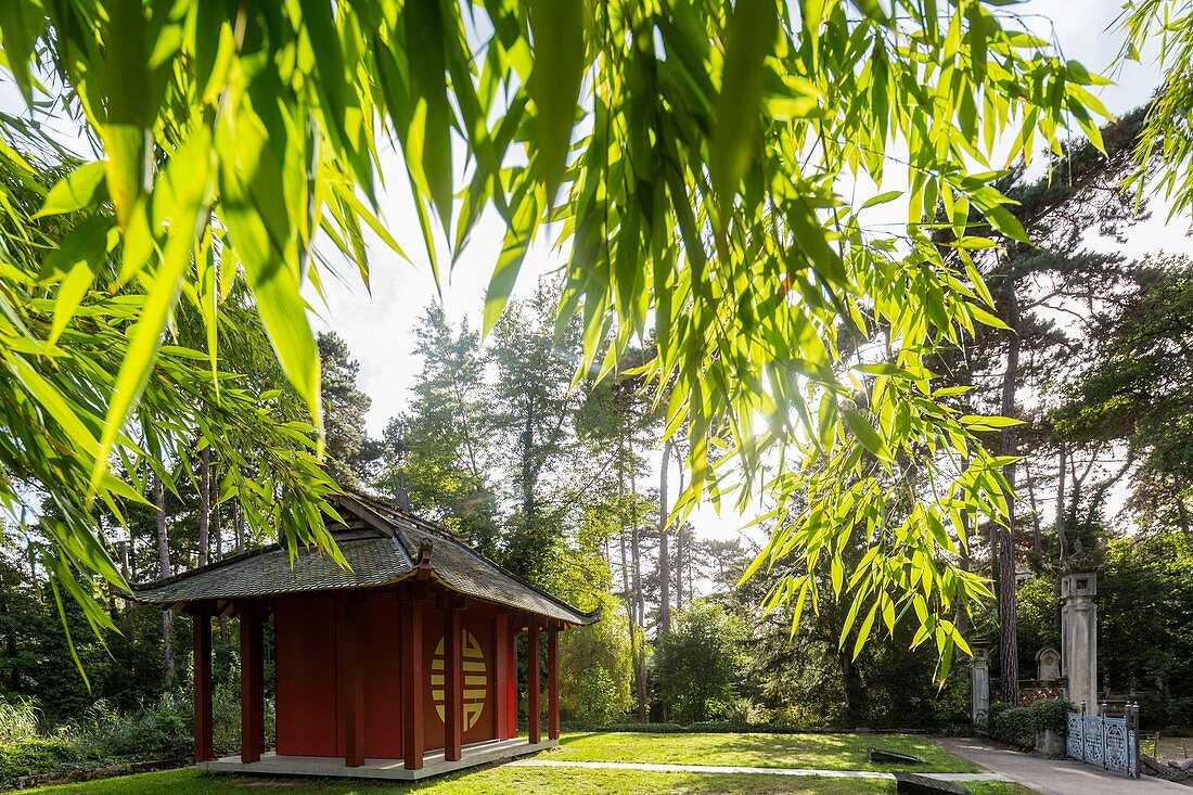 Frankreich, Paris, Jardin d'Agronomie Tropical im Bois de Vincennes beherbergt die Überreste der Kolonialausstellung von 1907, eine indochinesische Pagode, die den Toten des Krieges von 1920 gewidmet ist