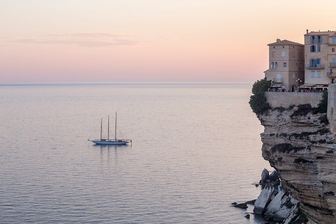France, Corse du Sud, Bonifacio, the old town or High City perched on cliffs of limestone