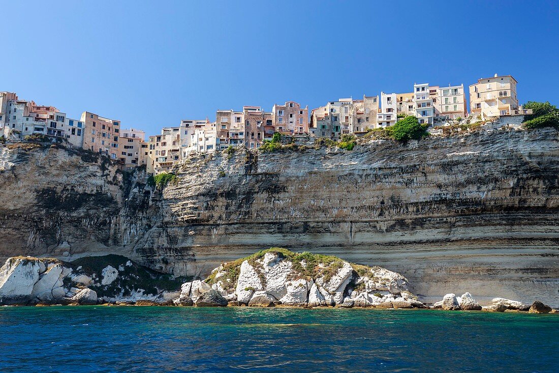 Frankreich, Corse-du-Sud, Bonifacio, die Altstadt oder Haute Ville auf steilen weißen Kalksteinklippen