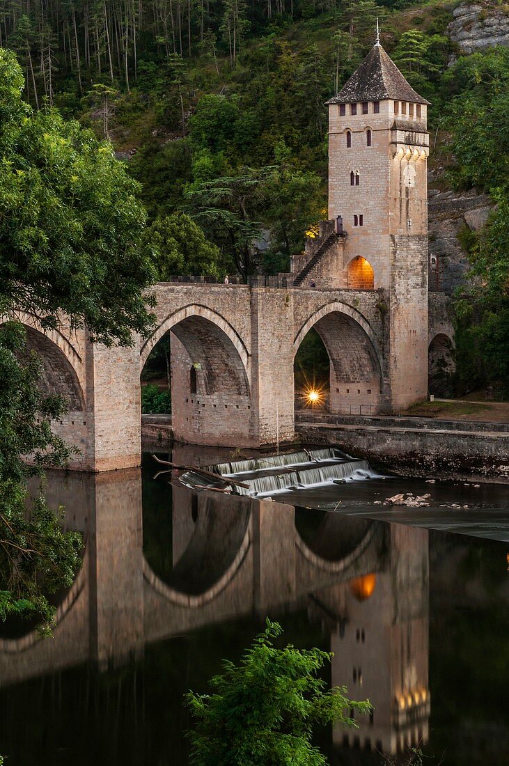 Frankreich, Lot, Cahors, Pont Valentré (die Teufelsbrücke) 14. Jahrhundert, als historisches Denkmal aufgeführt