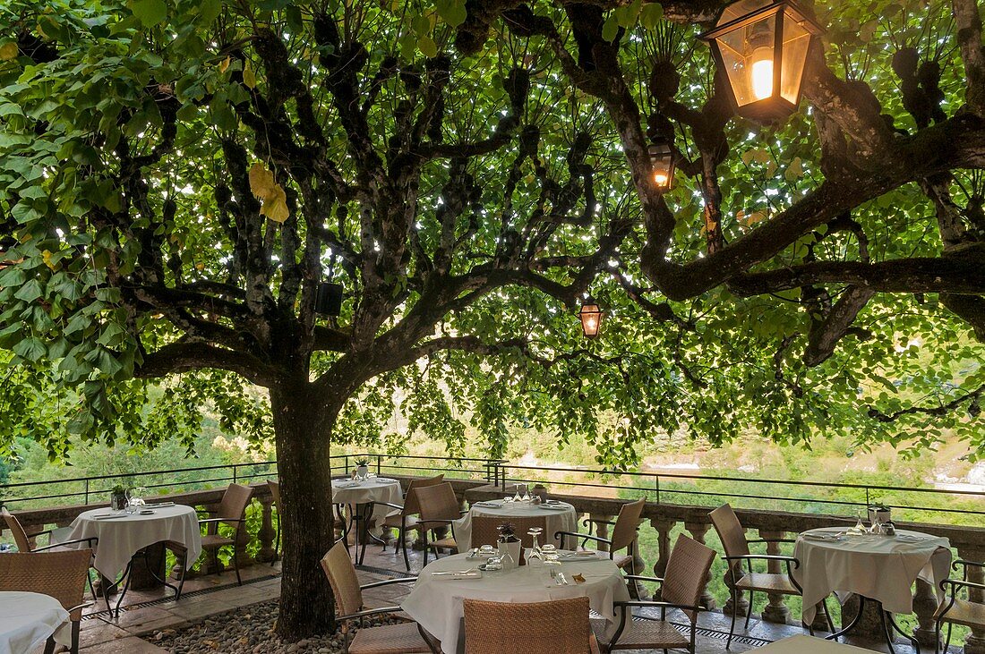 Frankreich, Lot, Rocamadour, mittelalterliche Stadt, Terrasse des Restaurants Beau Site