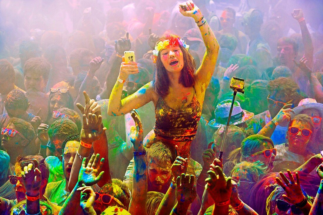 Frankreich, Gard, Nimes, Holi Party