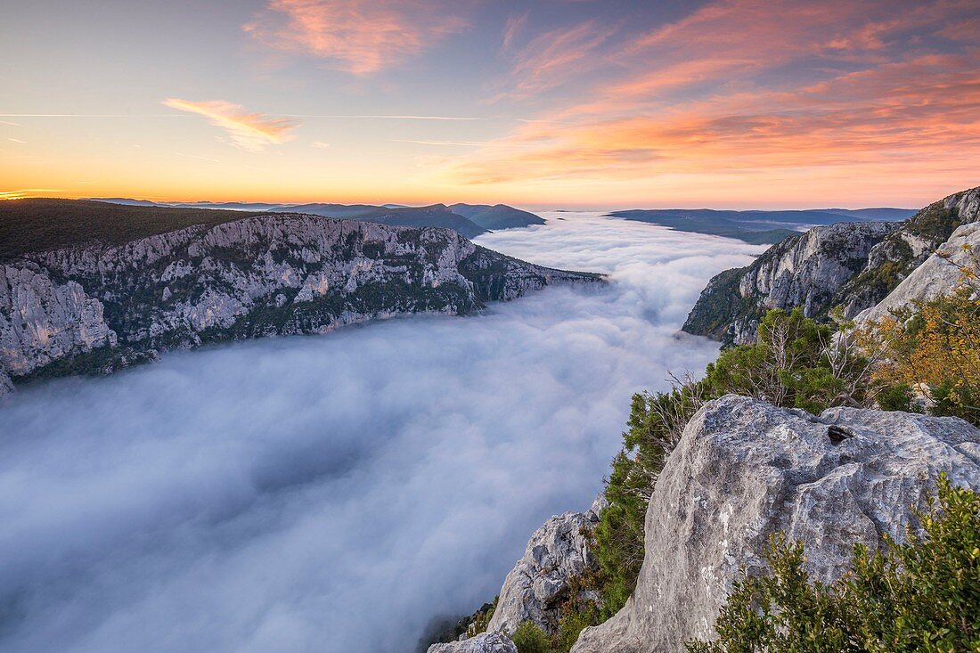 France, Alpes de Haute-Provence, regional natural reserve of Verdon, Grand Canyon of Verdon, cliffs seen by the belvedere of the Dent d'Aire, morning autumn fogs