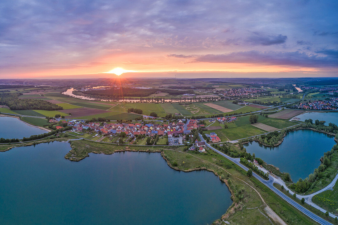 Die Sandgruben bei Hörblach im Abendlicht, Kitzingen, Unterfranken, Franken, Bayern, Deutschland, Europa