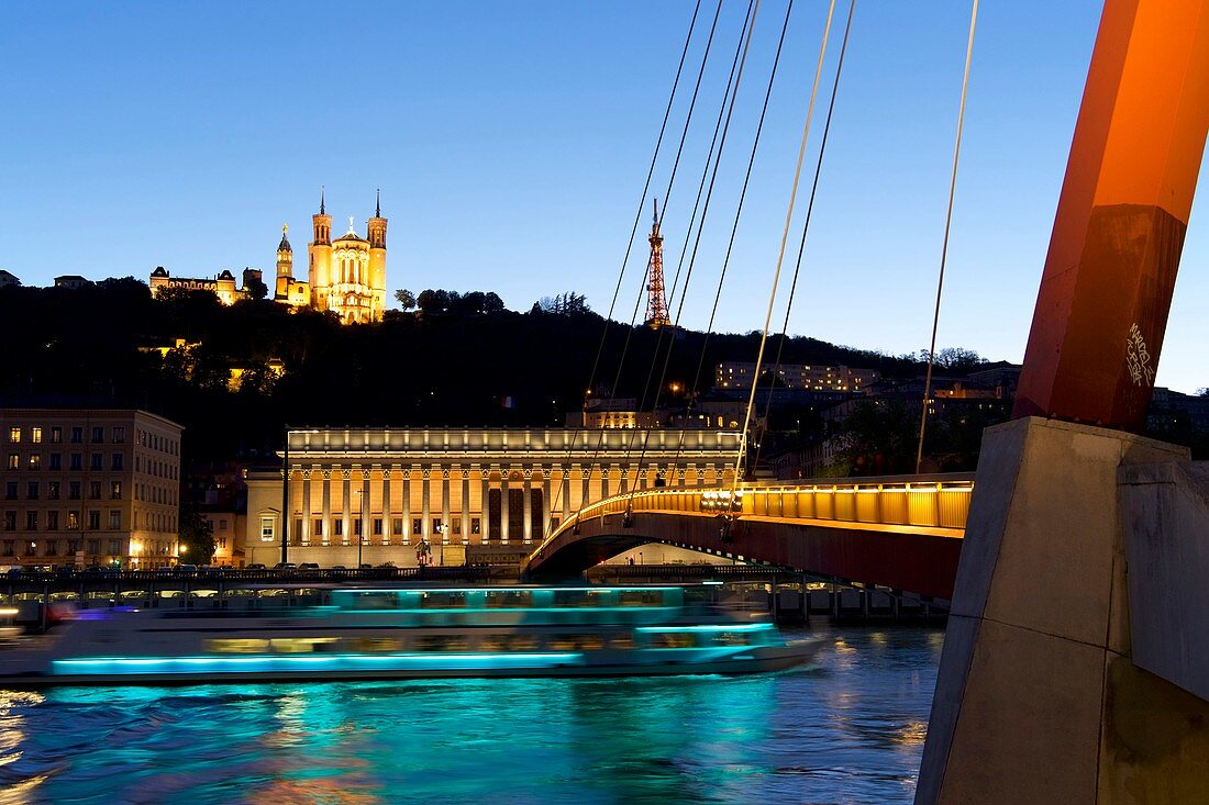France, Rhone, Lyon, historical site listed as World Heritage by UNESCO, Vieux Lyon (Old Town), footbridge on the Saone river leading to the courthouse and the Notre Dame de Fourviere in the background