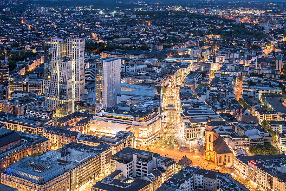 Die Paulskirche und Stadtzentrum von Frankfurt vom Main-Turm, Frankfurt, Deutschland, Europa