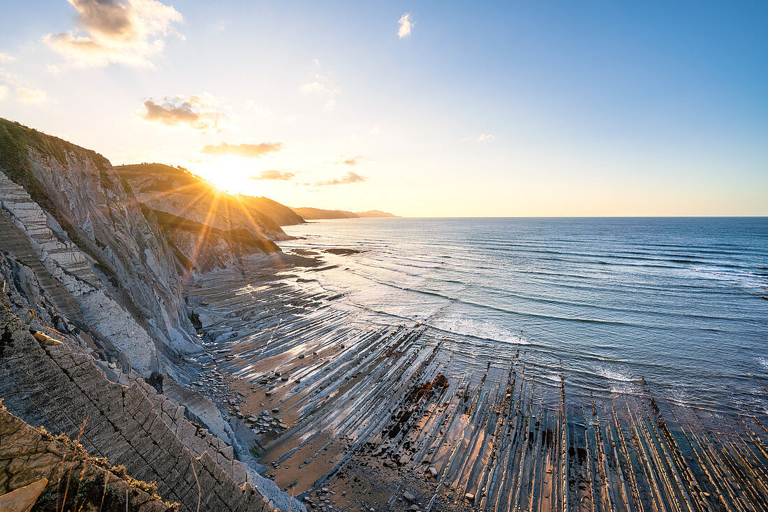 Itxaspe, Gipuzkoa, Baskenland, Spanien, Playa Sakoneta bei Sonnenuntergang