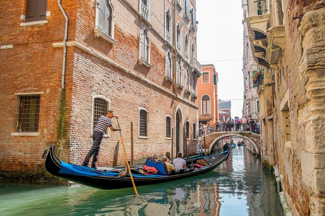 Italien, Venetien, Venedig, UNESCO-Weltkulturerbe, Gondel in der Nähe der Kirche San Zaccaria, Stadtteil Castello