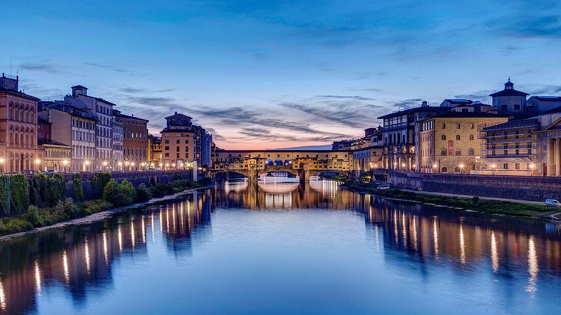 Italien, Toskana, Florenz, Historisches Zentrum, UNESCO-Weltkulturerbe, Ponte Vecchio über dem Arno