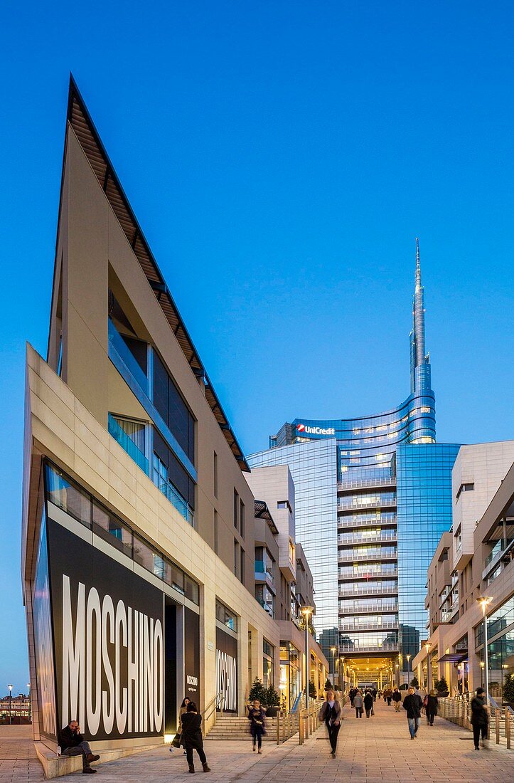 Italien, Lombardei, Mailand, Porta Nuova, das neue Geschäftsviertel, das zwischen 2009 und 2015 von Architekten wie César Pelli, Stefano Boeri und Nicholas Grimshaw erbaut wurde