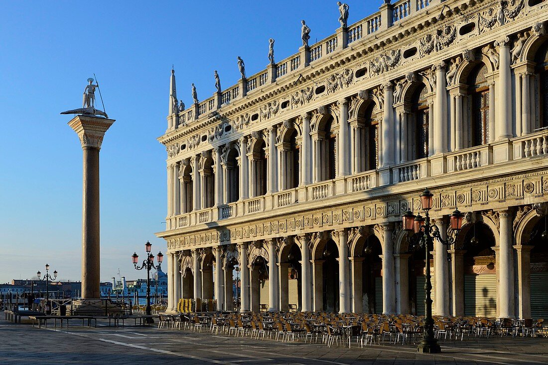 Italien, Venetien, Venedig, UNESCO-Weltkulturerbe, Biblioteca Nazionale Marciana (Nationale Markusbibliothek) und die Säule San Giorgio