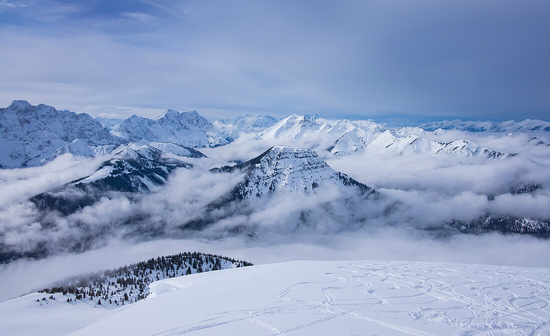 Winterlandschaft im Karwendel am Schafreiter in der Nähe des Isarursprungs, Tirol, Österreich