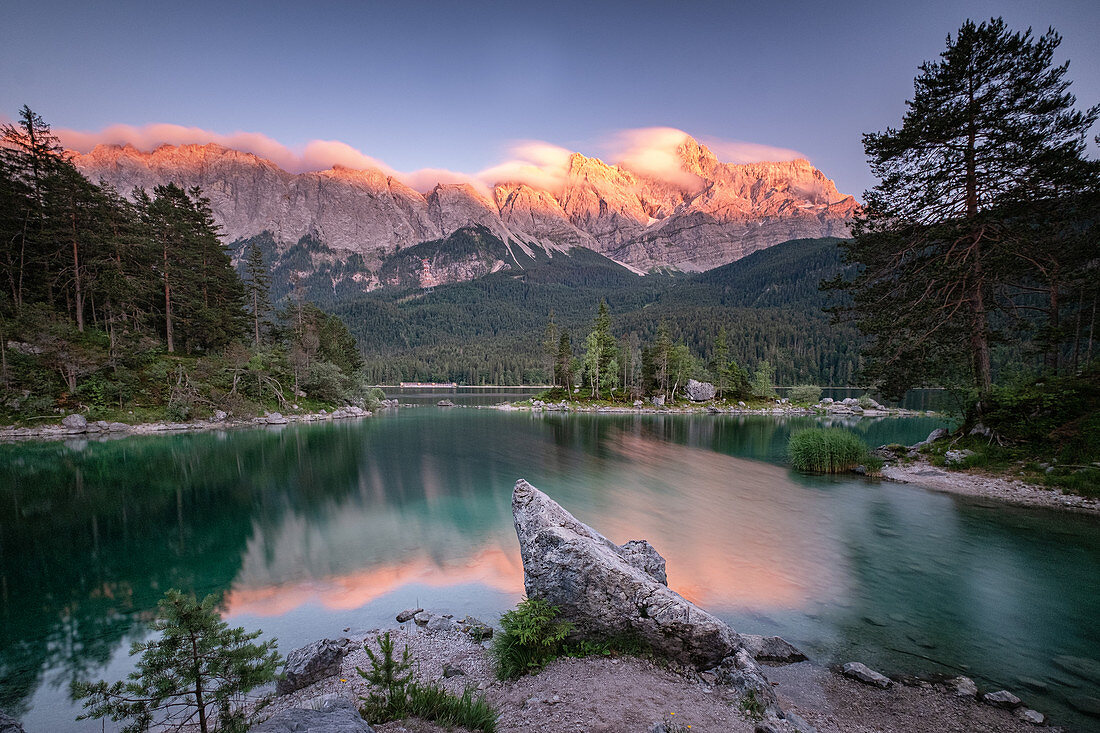 View of the Eibsee, in the background the Zugspitze massif at sunset, Grainau, Bavaria, Germany, Europe