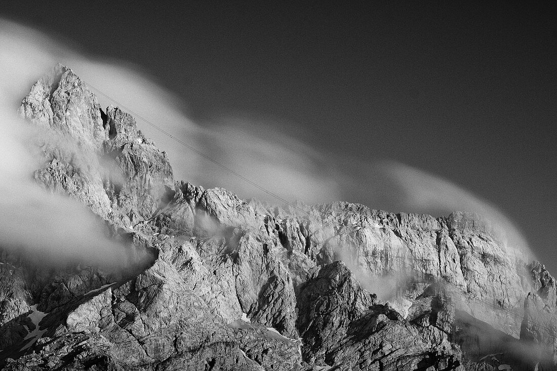 Blick auf das Bergmassiv der Zugspitze, Bayern, Deutschland, Europa