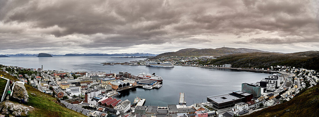 Blick auf die Bucht von Hammerfest, Norwegen, Europa