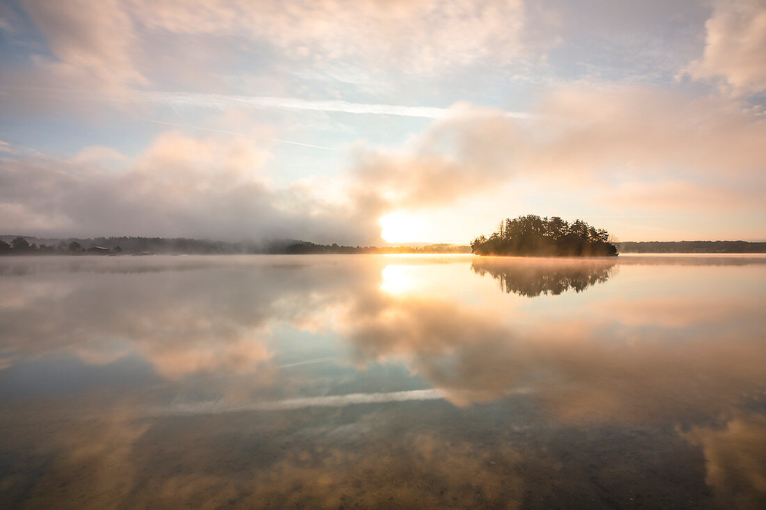 Der Tag erwacht am Steinberger See, Steinberg am See, Oberpfälzer Seenland, Schwandorf, Oberpfalz, Bayern, Deutschland