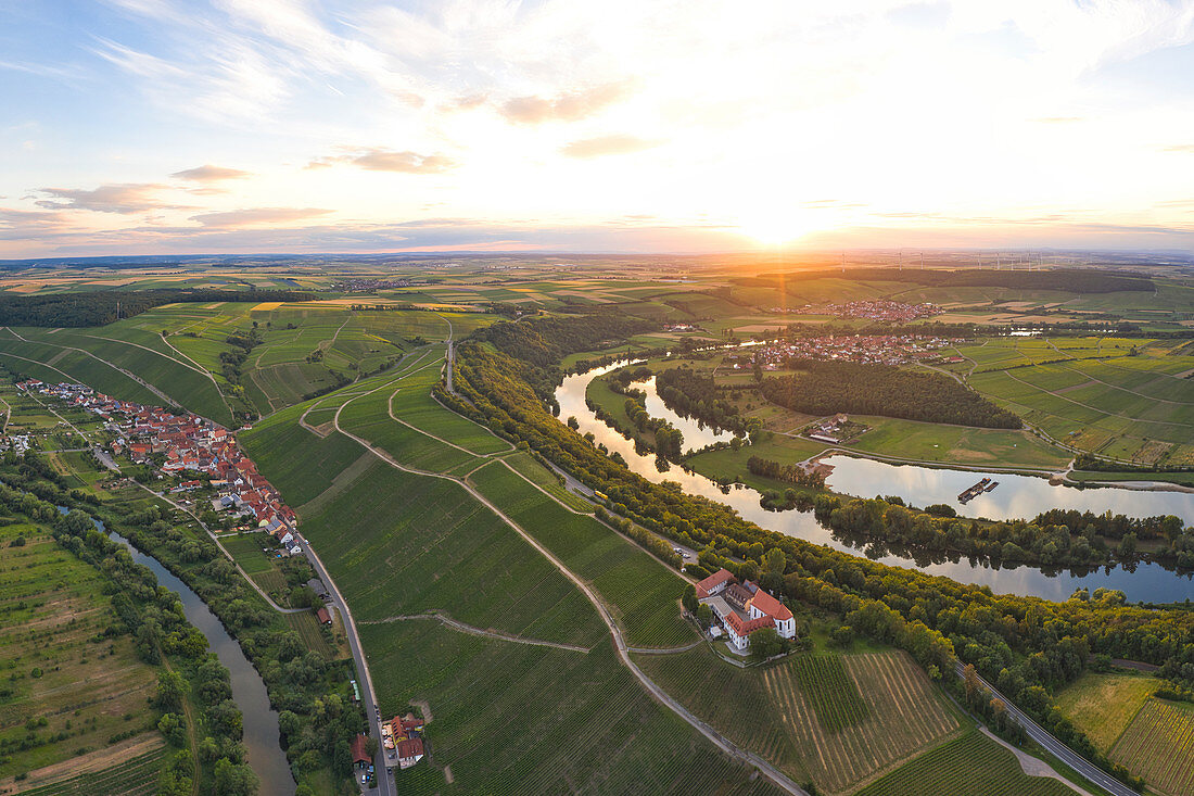 View of the Mainschleife near Volkach, Vogelsburg, Kitzingen, Lower Franconia, Franconia, Bavaria, Germany, Europe