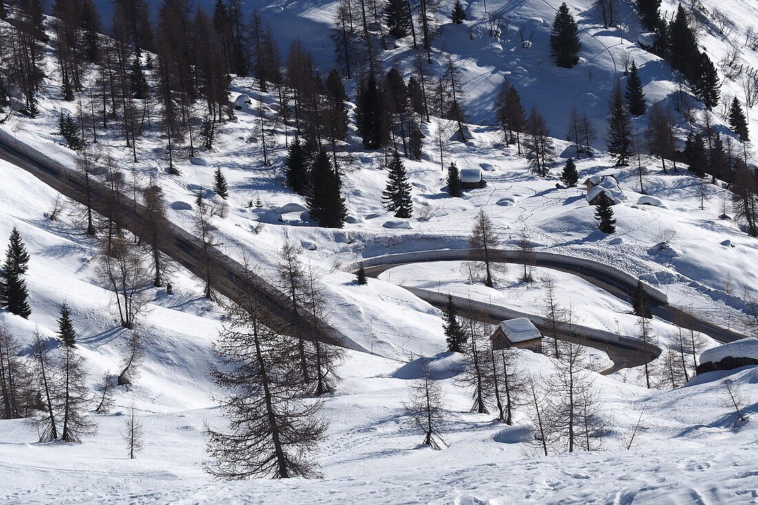 Pass road over Cortina d´Ampezzo, at the Giau Pass, snow, curves, landscape, winter in Veneto, Italy