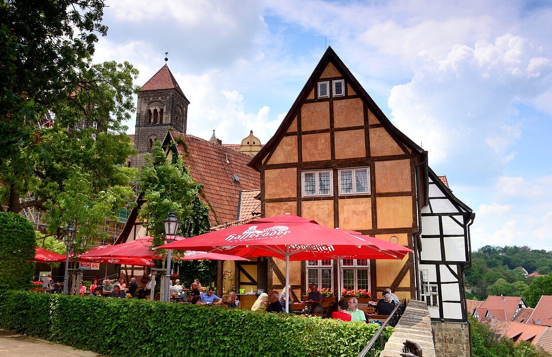 am Schloßberg in Quedlinburg in the North Harz, half-timbered house, cafe, restaurant, hill, Saxony-Anhalt, Germany