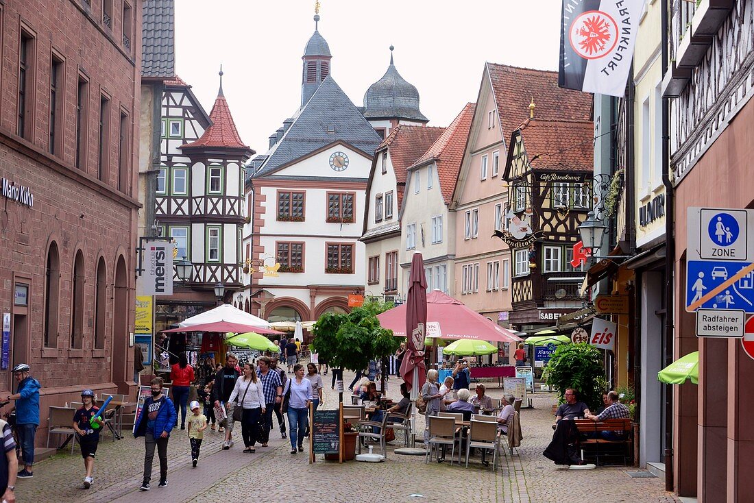 Rathausplatz, pedestrian street, shoppers, people, half-timbered houses, Lohr am Main am Spessart, Lower Franconia, Bavaria, Germany