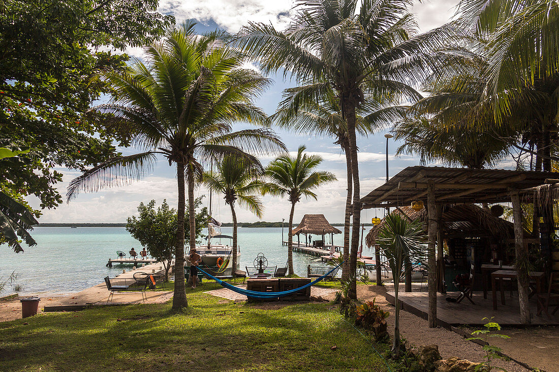 Am Ufer der Lagune von Bacalar, Quintana Roo, Yucatan Halbinsel, Mexiko