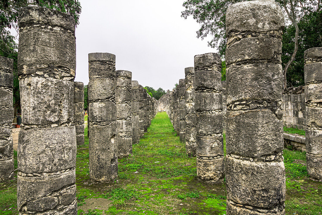 Antike Tempel Ruinen auf dem Gelände von "Chichen Itza", Yucatan Halbinsel, Mexiko