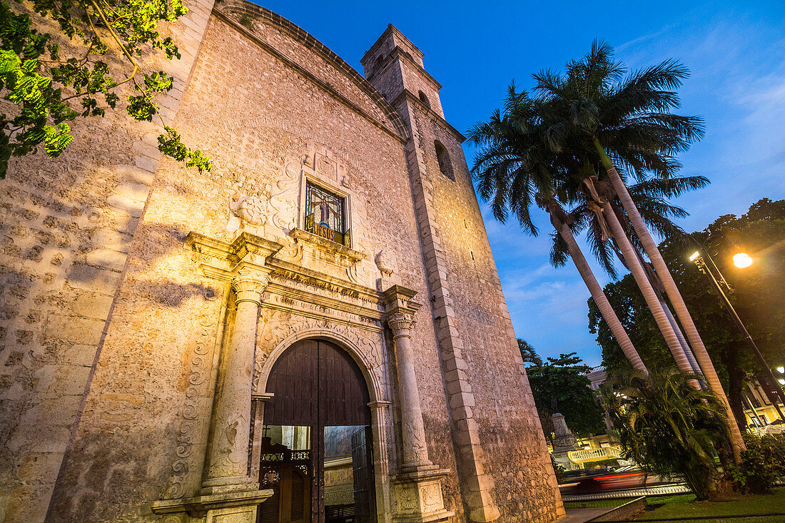 Iglesia el Jesus - Kirche in Mérida bei Nacht, Yucatan, Mexiko