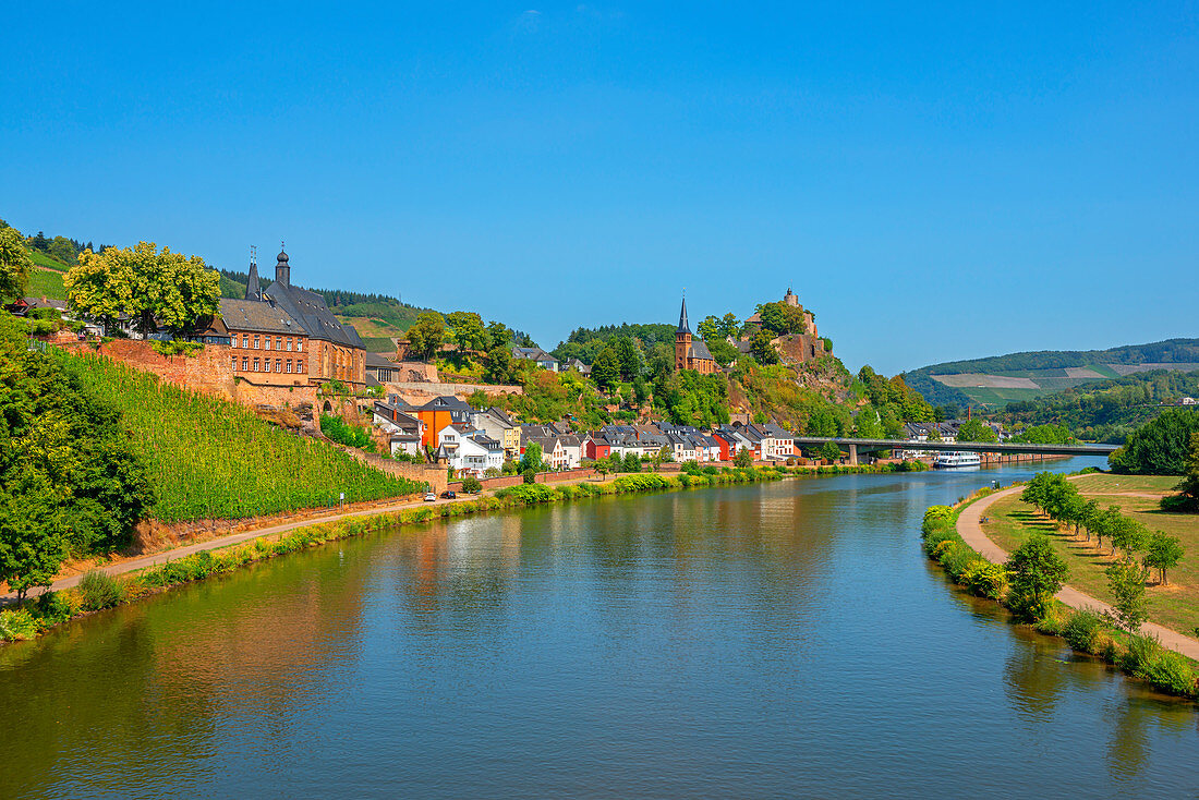 View of Saarburg with Saar, castle and excursion boat, Rhineland-Palatinate, Germany