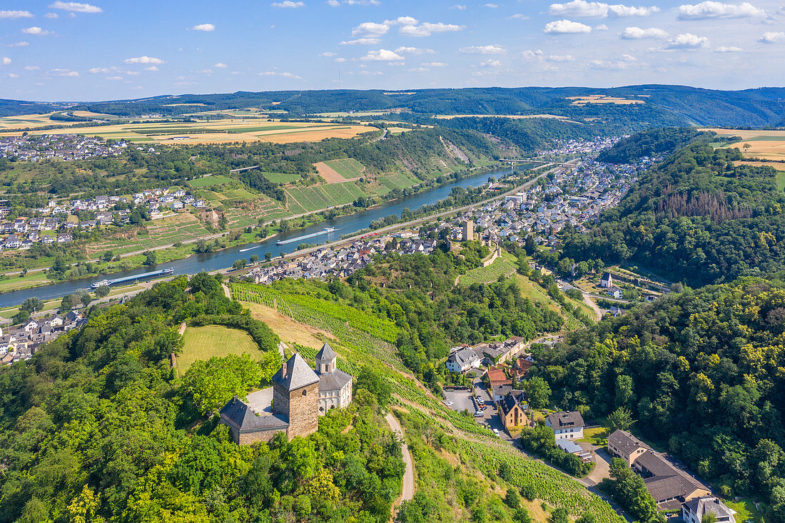 Luftaufnahme der Oberburg mit St. Mathiaskapelle bei Kobern-Gondorf, Mosel, Rheinland-Pfalz, Deutschland