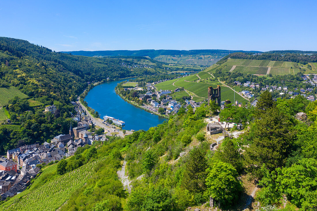 Aerial view of Traben-Trarbach with the ruined castle Grevenburg, Moselle, Rhineland-Palatinate, Germany