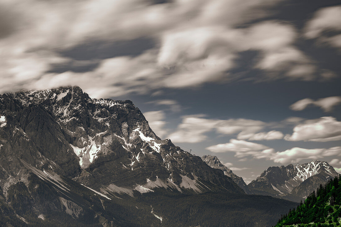 Blick von der Stepbergalm auf die Zugspitze, Gelbe Gwänd, Garmisch-Partenkirchen, Oberbayern, Bayern, Deutschland