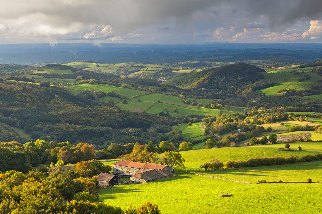 Blick vom Rocher Saint-Vincent, Auvergne, Frankreich