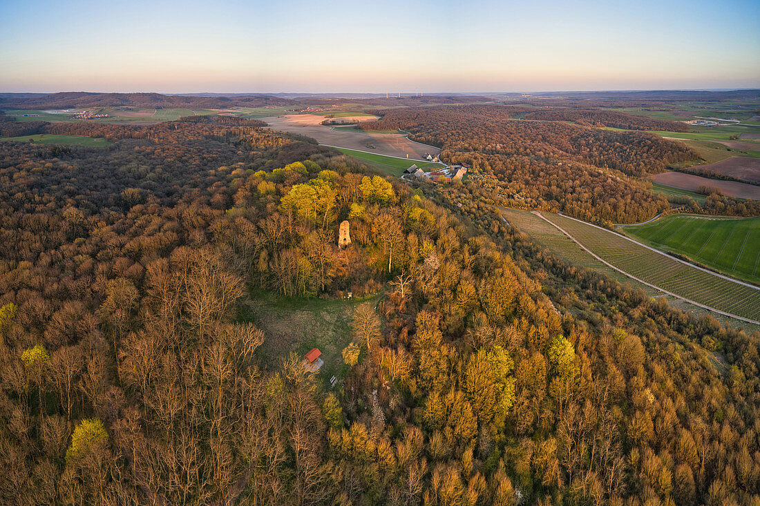 Schloßberg bei Markt Einersheim im Abendlicht, Kitzingen, Unterfranken, Franken, Bayern, Deutschland, Europa