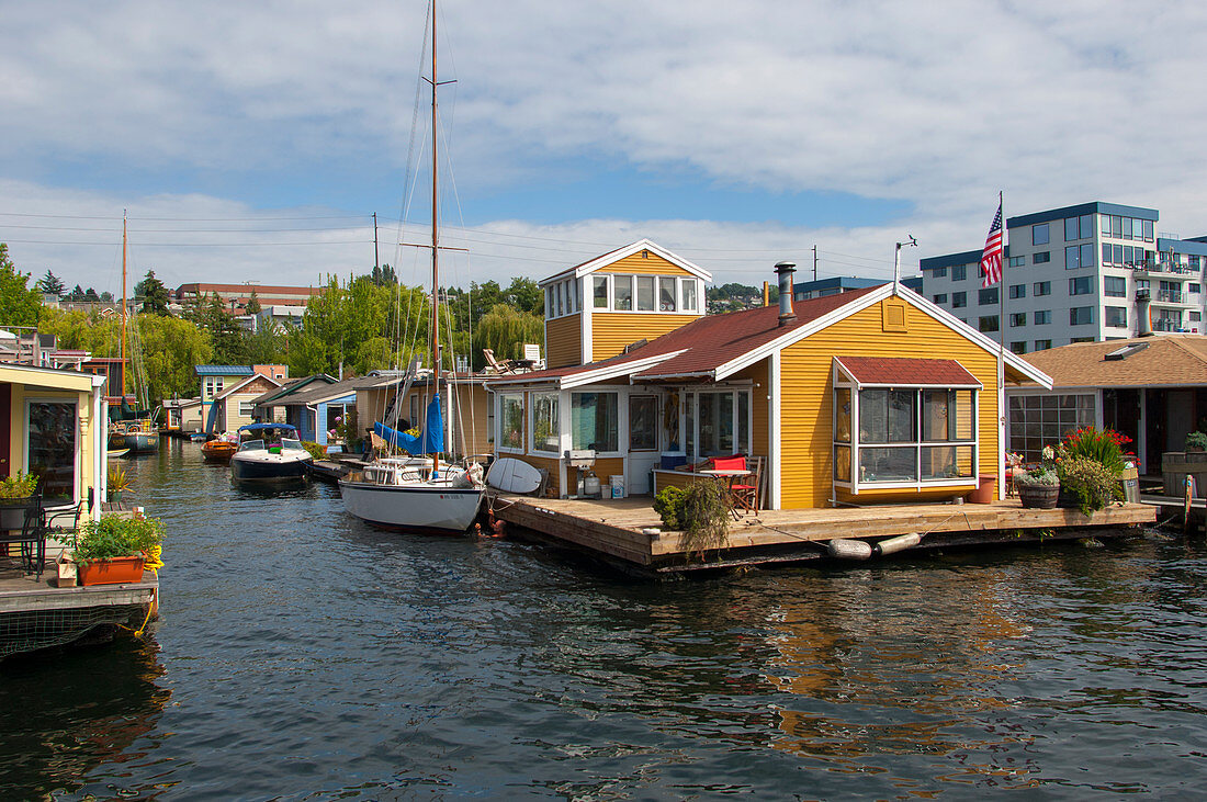 Houseboats on Lake Union in Seattle, Washington State, USA.