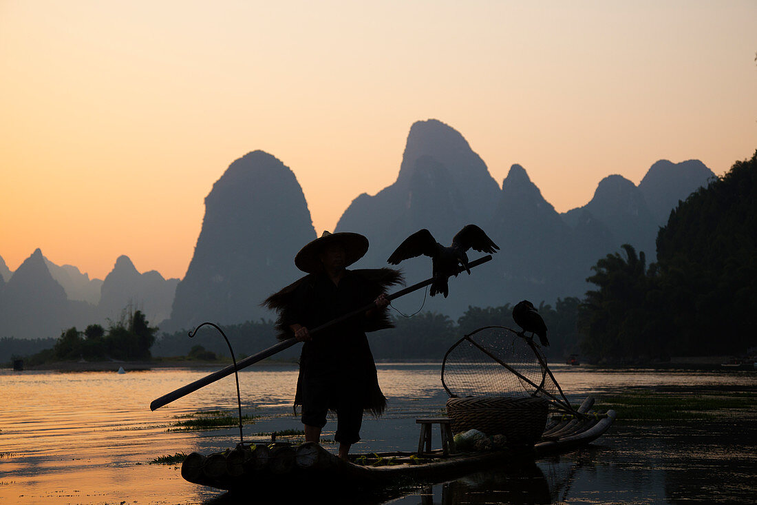 Cormorant Fisherman on River Li Guilin Region Guangxi, China LA008354