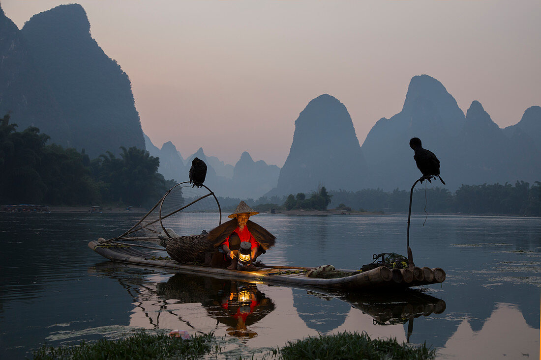 Cormorant Fisherman Lighting Lamp for Night Fishing Guilin Region Guangxi, China LA008334 