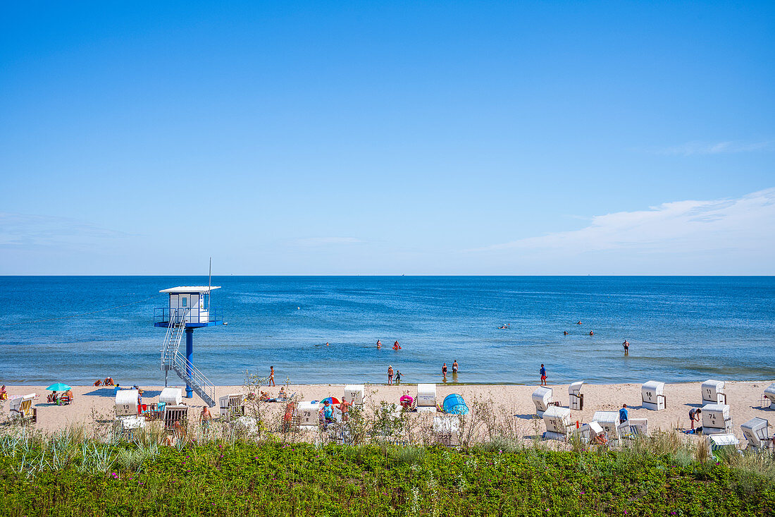 View of the beach of Heringsdorf with rescue tower and vacationers, Usedom, Mecklenburg-Western Pomerania, Germany