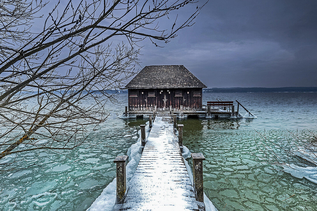 Winter morning on Lake Starnberg, snow-covered jetty with boat hut, Bernried, Bavaria, Germany