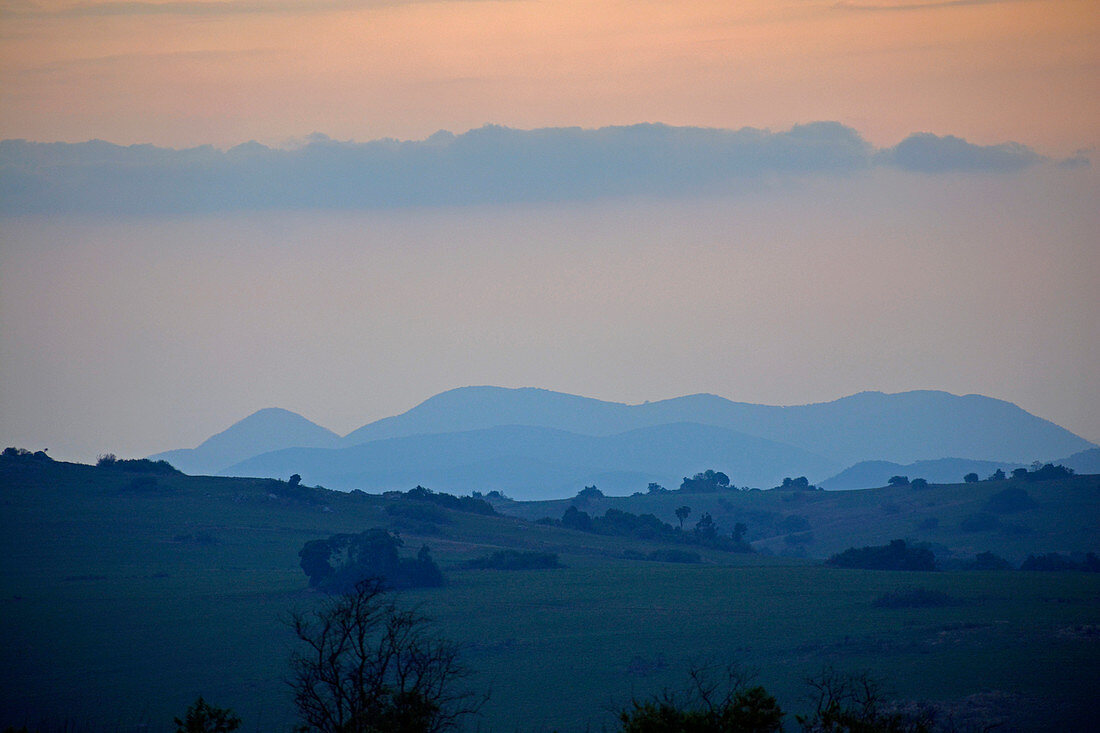 Malawi; Northern Region; Nyika National Park; Dusk on the Nyika plateau; reddish sky, crossed by gray clouds