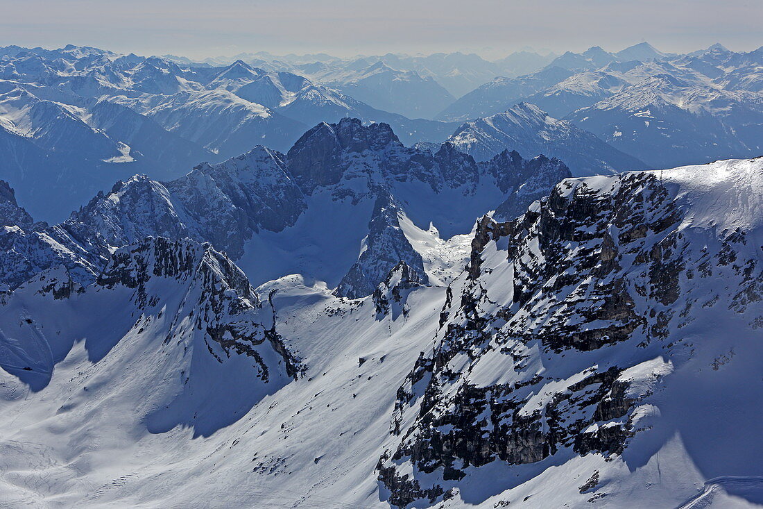 Blick von der Zugspitze, Garmisch-Partenkirchen, Werdenfelser Land, Oberbayern, Bayern, Deutschland
