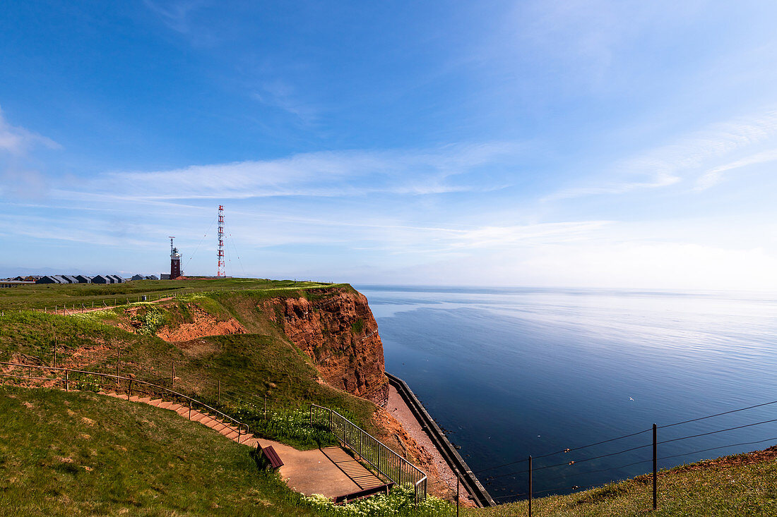 Blick auf den Helgoländer Leuchtturm im Oberland, Nordsee, Schleswig-Holstein, Deutschland