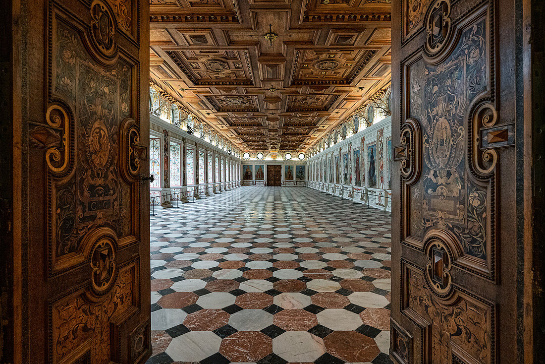 Der Spanische Saal im Schloss Ambras in Innsbruck, Tirol, Österreich