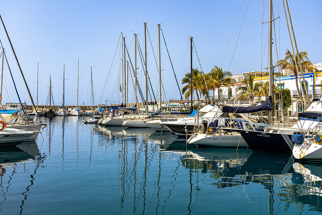 Boote im Hafen von Puerto de Mogan, Südwesten von Gran Canaria, Spanien