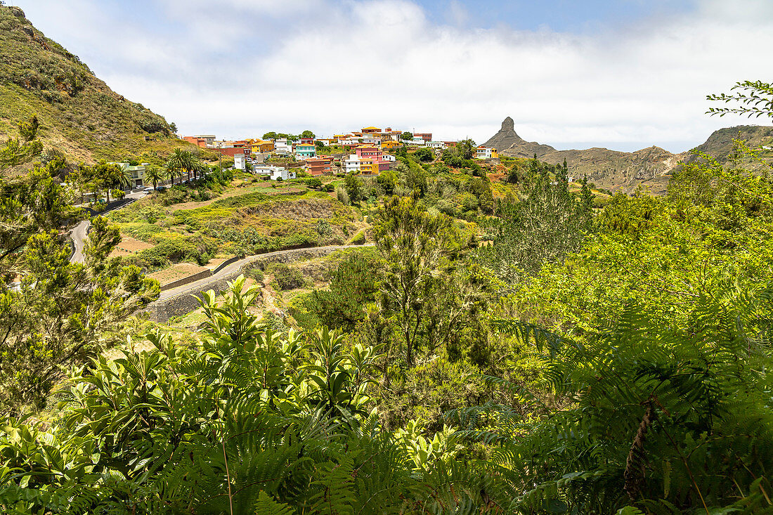 Sicht auf "Las Carboneras" - kleiner Ort und Ausgangspunkt für Wanderung im Anaga Gebirge, Teneriffa, Spanien